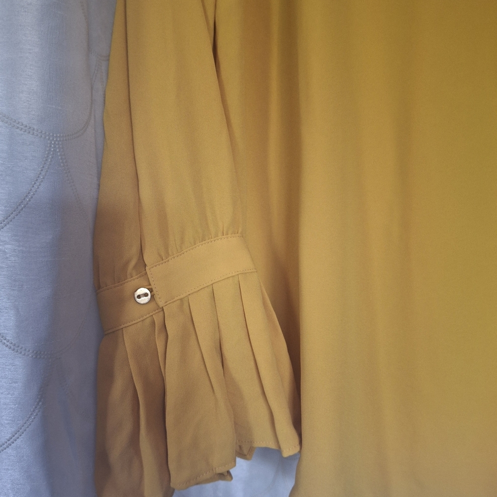 LOFT Women's Yellow Blouse - Picture 4 of 9